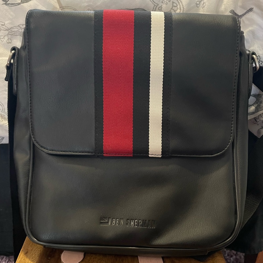 Ben Sherman assorted bags. Like new condition.